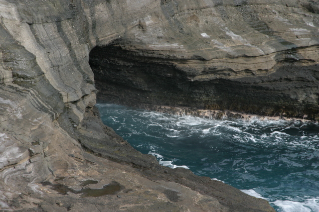 2008/01(January)/Hawaii/Jan05/4-Sunset-point/640x480_2008-01-05-Hawaii-sunset-point-02-spit-cave.JPG