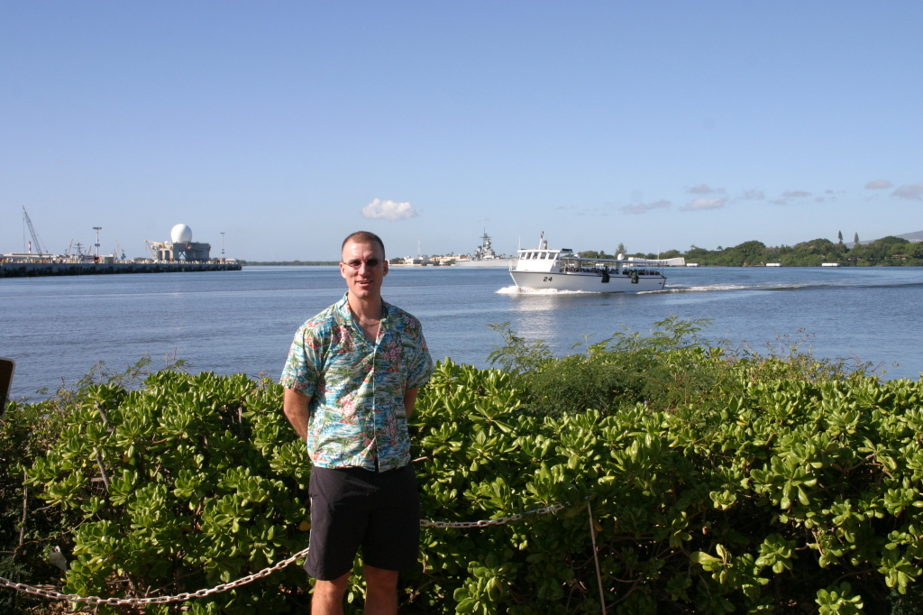 2008-01-06-Hawaii-Pearl-Harbor-10-Travis.JPG
