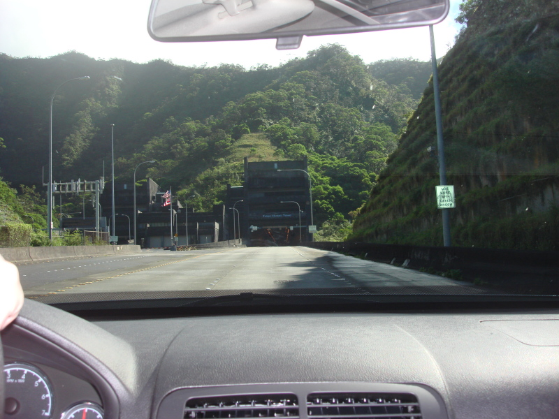 2008-01-06-Hawaii-driving-tour-02-Tetsuo-Harano-tunnel.JPG