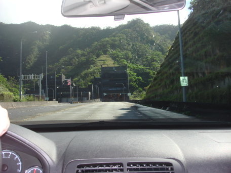 2008-01-06-Hawaii-driving-tour-02-Tetsuo-Harano-tunnel.JPG