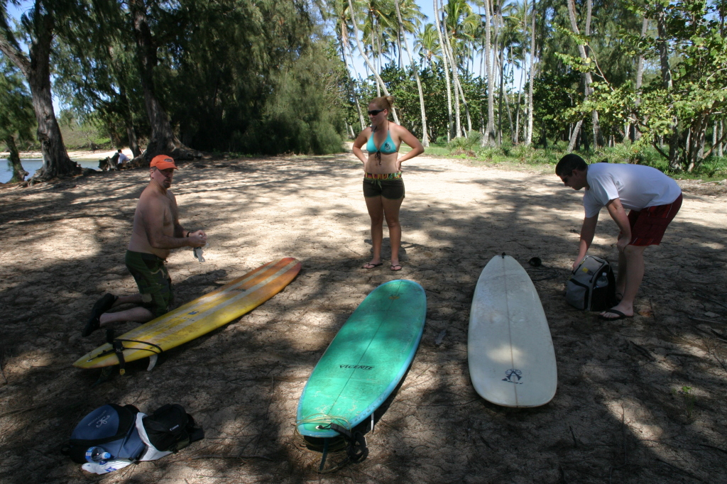 2008/01(January)/Hawaii/Jan06/3-Surfing/2008-01-06-Hawaii-surfing-01-Mike-Livia-Bill.JPG