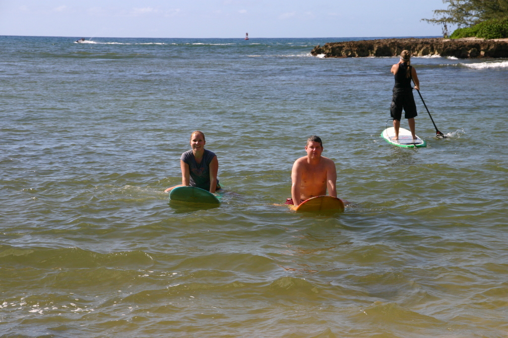 2008/01(January)/Hawaii/Jan06/3-Surfing/1024x768_2008-01-06-Hawaii-surfing-75-Livia-Bill.JPG