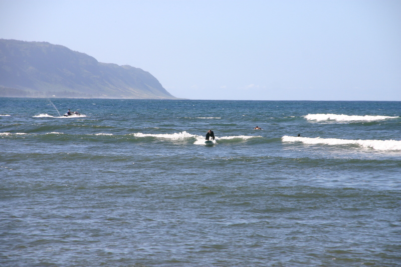 2008/01(January)/Hawaii/Jan06/3-Surfing/800x600_2008-01-06-Hawaii-surfing-25-Travis.JPG