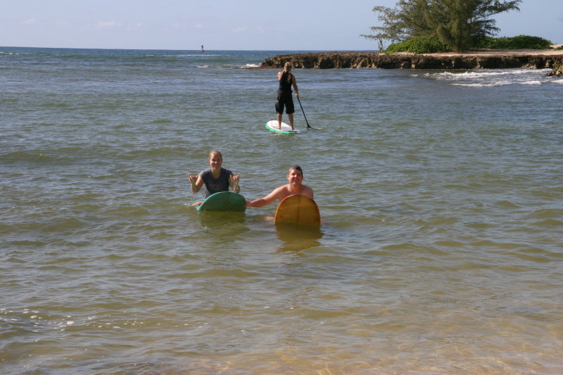 2008/01(January)/Hawaii/Jan06/3-Surfing/800x600_2008-01-06-Hawaii-surfing-77-Livia-Bill.JPG