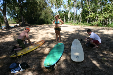 2008-01-06-Hawaii-surfing-02-Mike-Livia-Bill.JPG