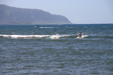 2008-01-06-Hawaii-surfing-33-Travis-crash.JPG