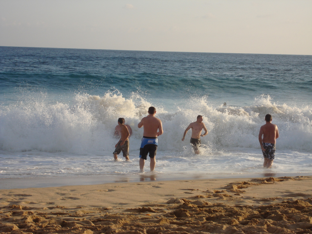 2008/01(January)/Hawaii/Jan08/Sandy-Beach/1024x768_2008-01-08-Hawaii-13-Sandy-Beach-Travis.JPG