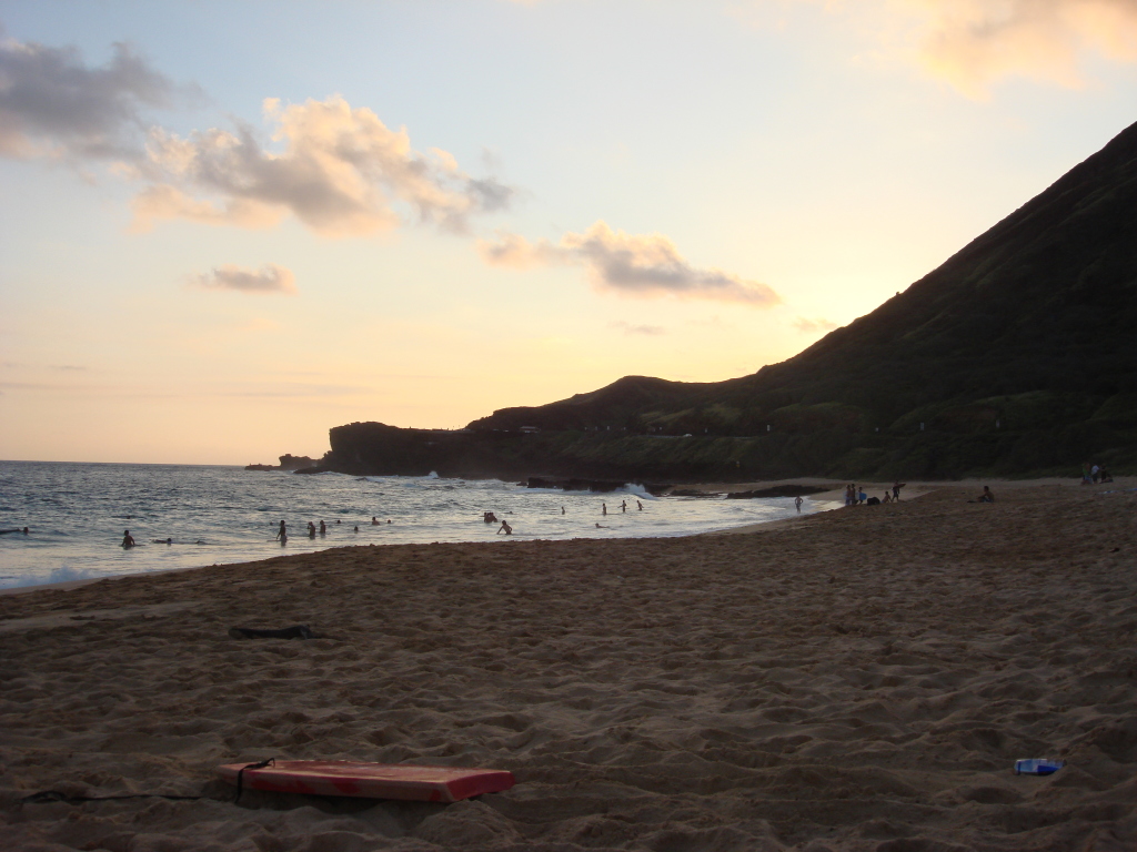 2008/01(January)/Hawaii/Jan08/Sandy-Beach/1024x768_2008-01-08-Hawaii-35-Sandy-Beach-sunset.JPG