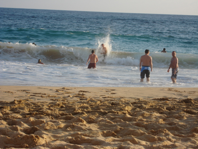 2008/01(January)/Hawaii/Jan08/Sandy-Beach/640x480_2008-01-08-Hawaii-04-Sandy-Beach-Travis-Bill.JPG