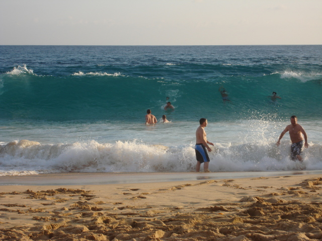 2008/01(January)/Hawaii/Jan08/Sandy-Beach/640x480_2008-01-08-Hawaii-11-Sandy-Beach-Travs-Bill.JPG