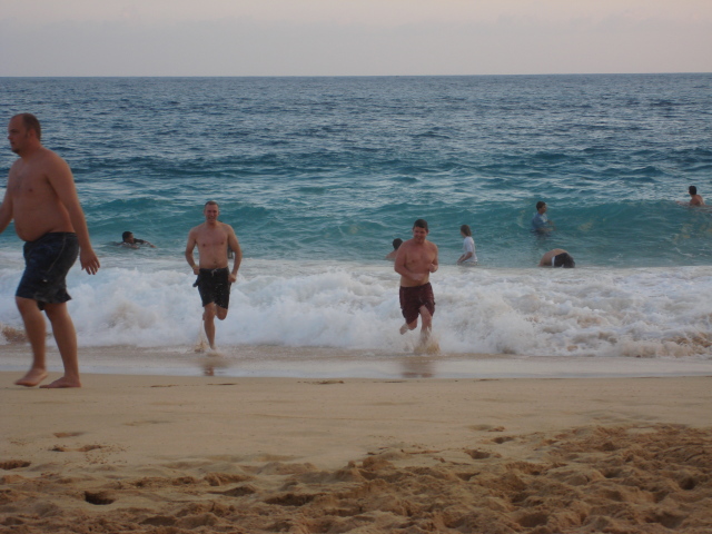 2008/01(January)/Hawaii/Jan08/Sandy-Beach/640x480_2008-01-08-Hawaii-37-Sandy-Beach-Travis-Bill.JPG