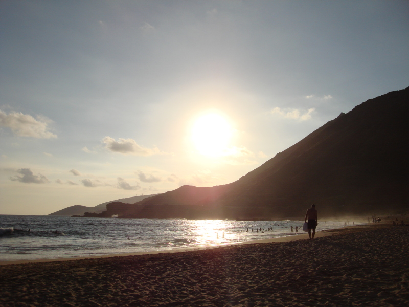 2008/01(January)/Hawaii/Jan08/Sandy-Beach/800x600_2008-01-08-Hawaii-02-Sandy-Beach-sunset-Travis.JPG