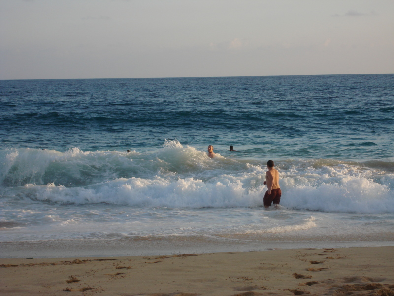 2008/01(January)/Hawaii/Jan08/Sandy-Beach/800x600_2008-01-08-Hawaii-23-Sandy-Beach-Travis-Bill.JPG