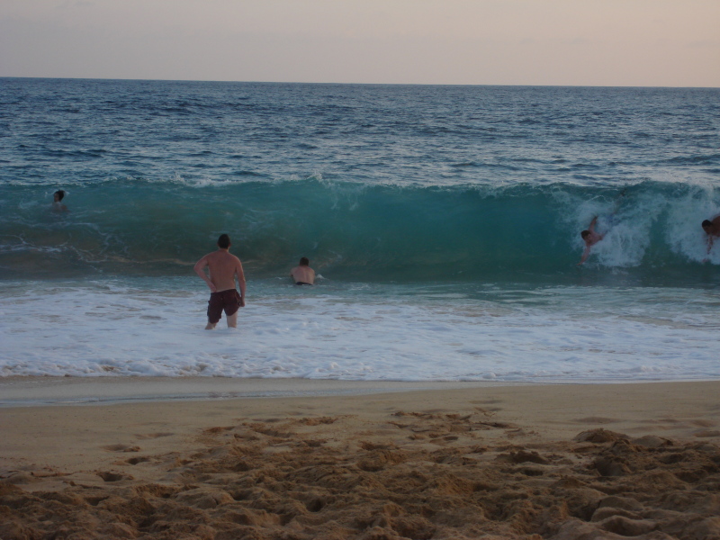 2008/01(January)/Hawaii/Jan08/Sandy-Beach/800x600_2008-01-08-Hawaii-33-Sandy-Beach-Travis-Bill-GOOD.JPG