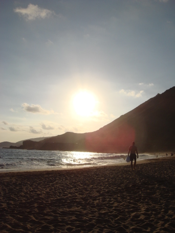 2008-01-08-Hawaii-01-Sandy-Beach-sunset-Travis.JPG