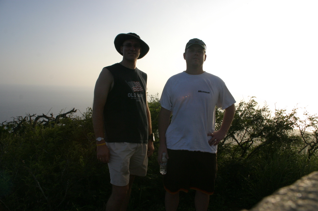 2008/01(January)/Hawaii/Jan09/1024x768_2008-01-09-Hawaii-KoKo-Crater-13-Travs-Bill.JPG