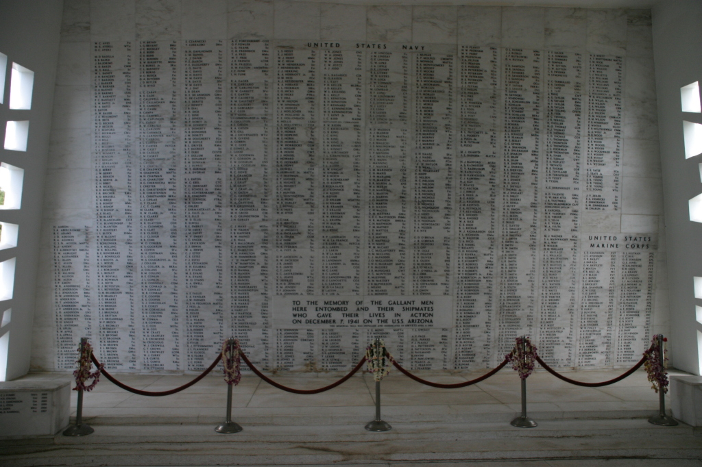 2008-01-11-Hawaii-Pearl-Harbor-18-USS-Arizona.JPG