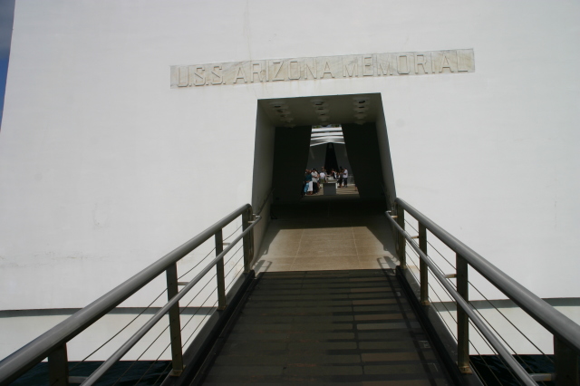 2008-01-11-Hawaii-Pearl-Harbor-10-USS-Arizona.JPG