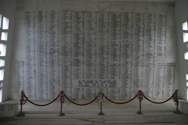 2008-01-11-Hawaii-Pearl-Harbor-18-USS-Arizona.JPG
