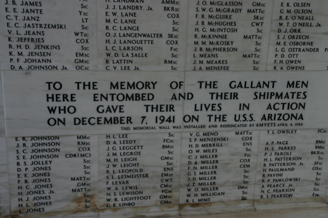 2008-01-11-Hawaii-Pearl-Harbor-19-USS-Arizona.JPG