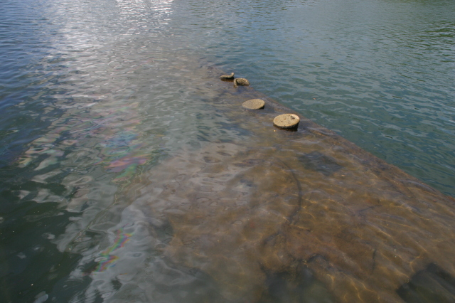 2008-01-11-Hawaii-Pearl-Harbor-21-USS-Arizona.JPG