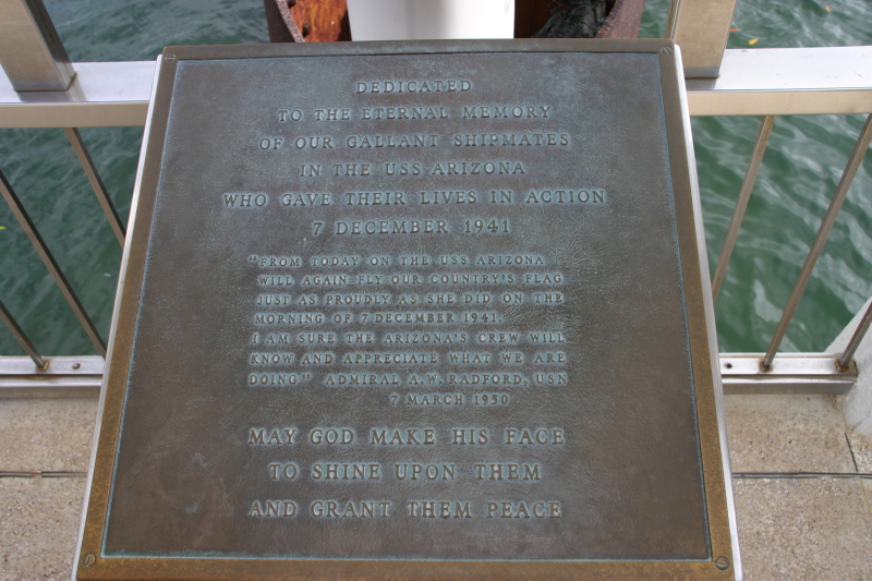 2008/01(January)/Hawaii/Jan11/1-Pearl-Harbor/800x600_2008-01-11-Hawaii-Pearl-Harbor-15-USS-Arizona.JPG