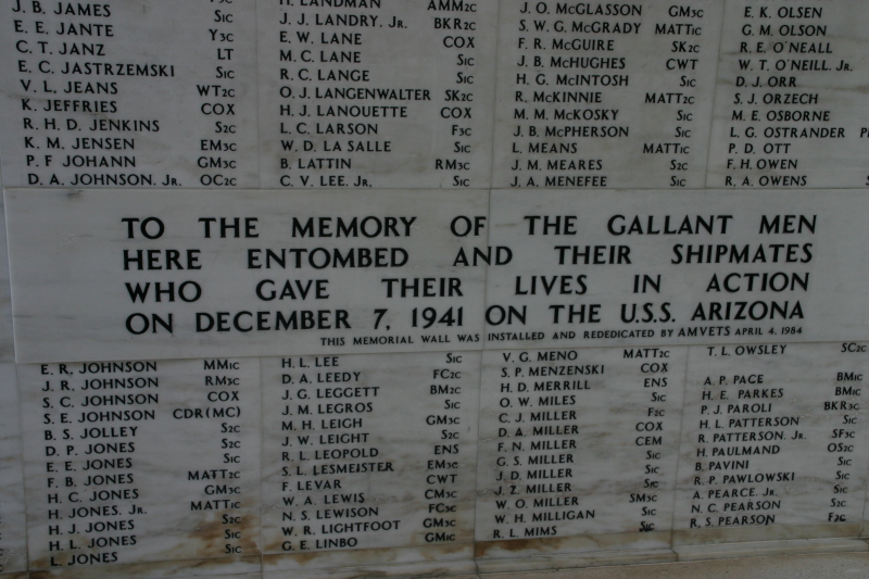 2008/01(January)/Hawaii/Jan11/1-Pearl-Harbor/800x600_2008-01-11-Hawaii-Pearl-Harbor-19-USS-Arizona.JPG