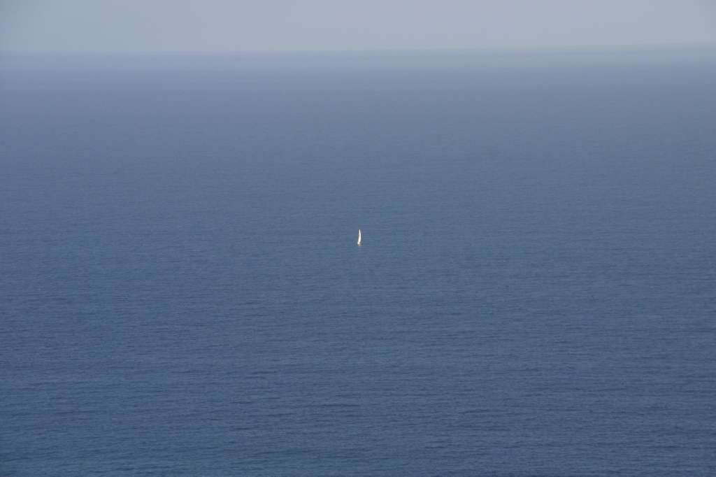 2008-01-11-Hawaii-Diamond-Head-Crater-19-sailboat.JPG