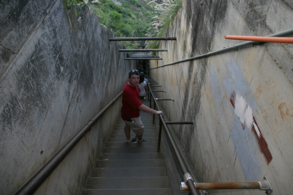 2008-01-11-Hawaii-Diamond-Head-Crater-24-Bill-stairs.JPG