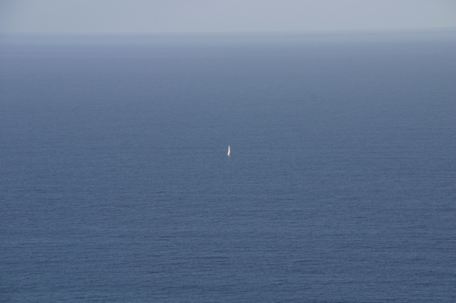 2008/01(January)/Hawaii/Jan11/3-Diamond-Head-Crater/640x480_2008-01-11-Hawaii-Diamond-Head-Crater-19-sailboat.JPG