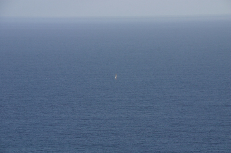 2008-01-11-Hawaii-Diamond-Head-Crater-19-sailboat.JPG