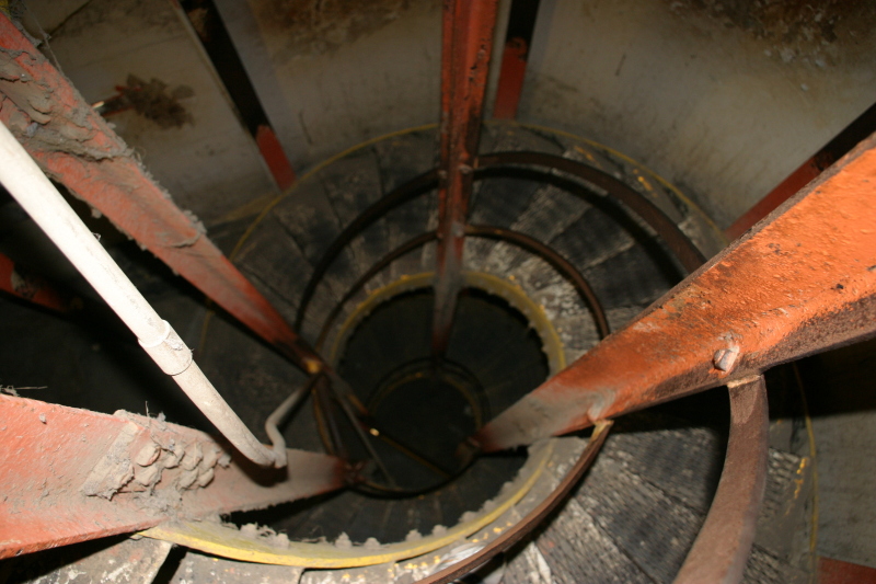 2008-01-11-Hawaii-Diamond-Head-Crater-23-Stairs.JPG