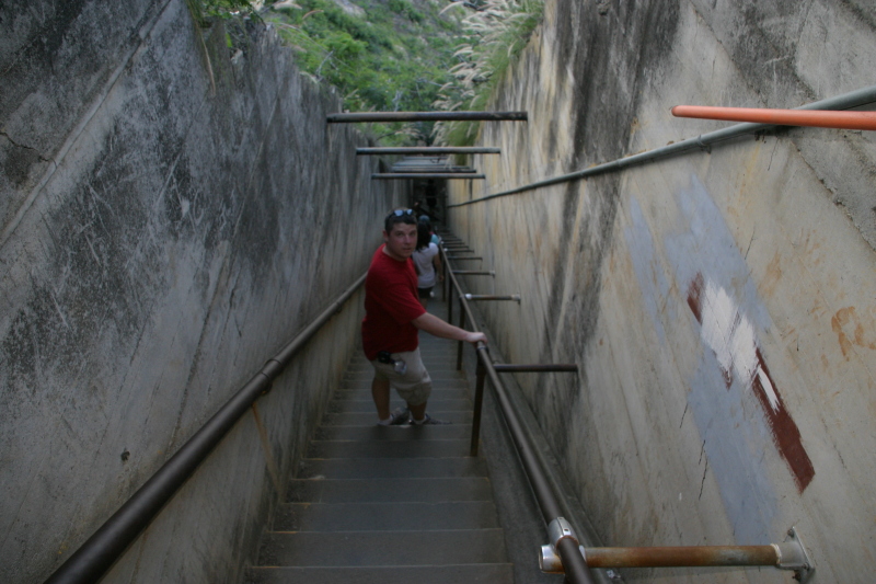 2008-01-11-Hawaii-Diamond-Head-Crater-24-Bill-stairs.JPG