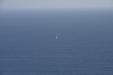2008-01-11-Hawaii-Diamond-Head-Crater-19-sailboat.JPG