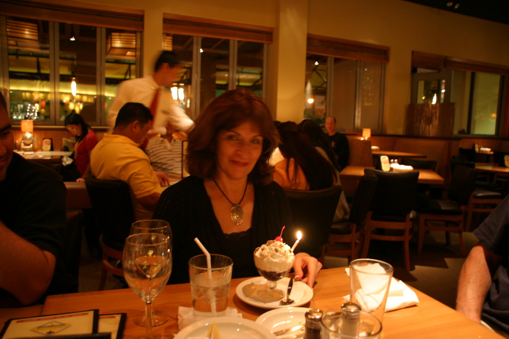 2008/01(January)/Hawaii/Jan11/4-Dinner/2008-01-11-Hawaii-Dinner-1-Lydia.JPG