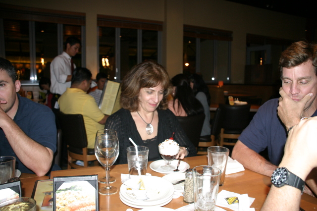 2008/01(January)/Hawaii/Jan11/4-Dinner/640x480_2008-01-11-Hawaii-Dinner-2-Lydia.JPG