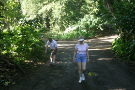 2008-01-12-Hawaii-Manoa-Trail-02-Bill-Juanita.JPG