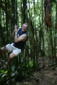 2008-01-12-Hawaii-Manoa-Trail-23-Travis-vine.JPG