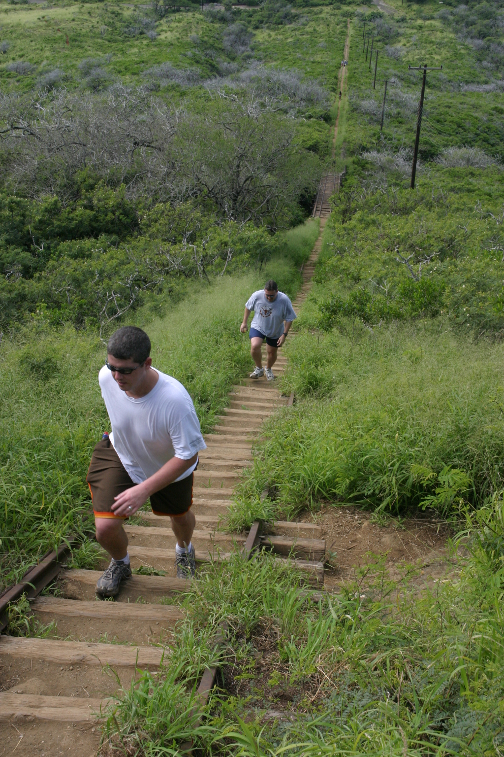 2008-01-12-Hawaii-KoKo-Crater-03-Bill-Steve.JPG