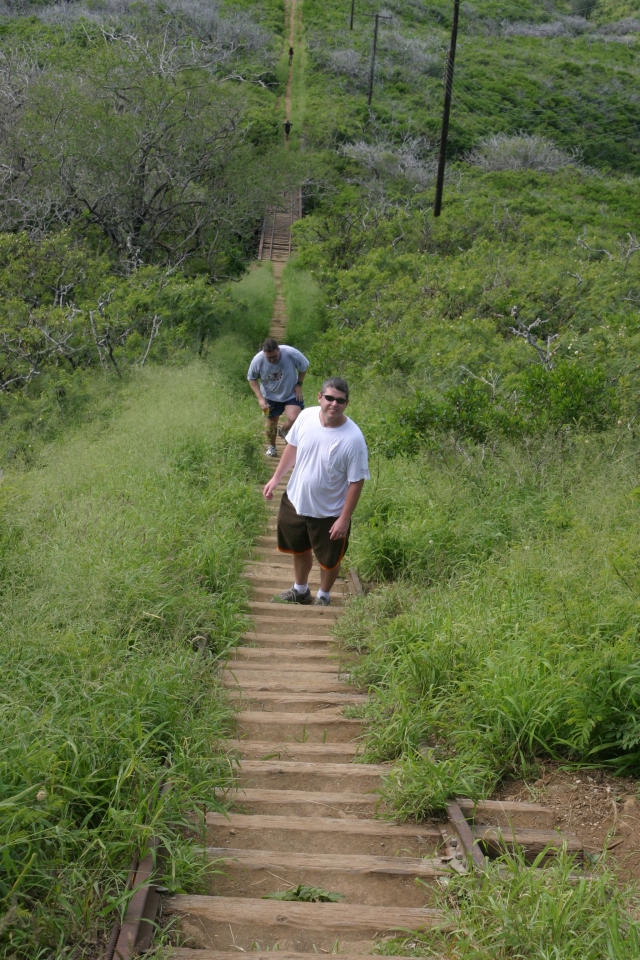2008-01-12-Hawaii-KoKo-Crater-02-Bill-Steve.JPG