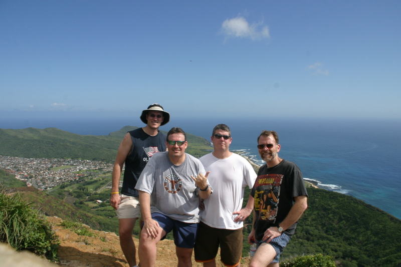 2008/01(January)/Hawaii/Jan12/2-KoKo-Crater/800x600_2008-01-12-Hawaii-KoKo-Crater-08-Travis-Steve-Bill-Rob-GOOD.JPG