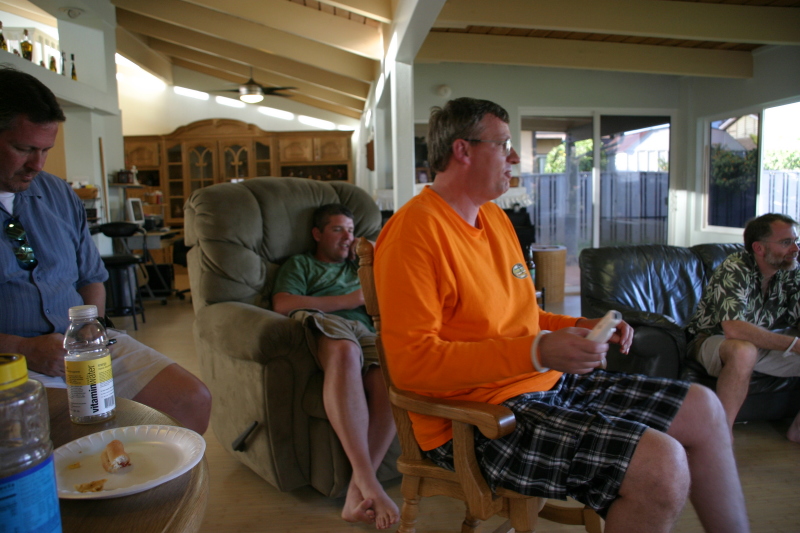 2008-01-12-Hawaii-13-Joes-House-Steve-Bill-Rob-wii-bowling.JPG