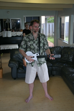 2008-01-12-Hawaii-08-Joes-House-Rob-guitar-hero.JPG