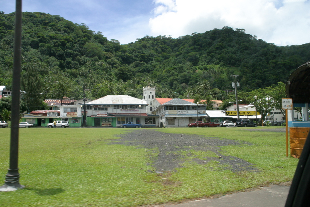 2008/01(January)/Hawaii/Jan14-American-Samoa/1024x768_2008-01-14-American-Samoa-11-downtown-Pago-Pago.JPG