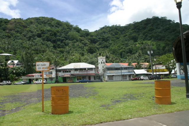 2008/01(January)/Hawaii/Jan14-American-Samoa/640x480_2008-01-14-American-Samoa-09-downtown-Pago-Pago.JPG