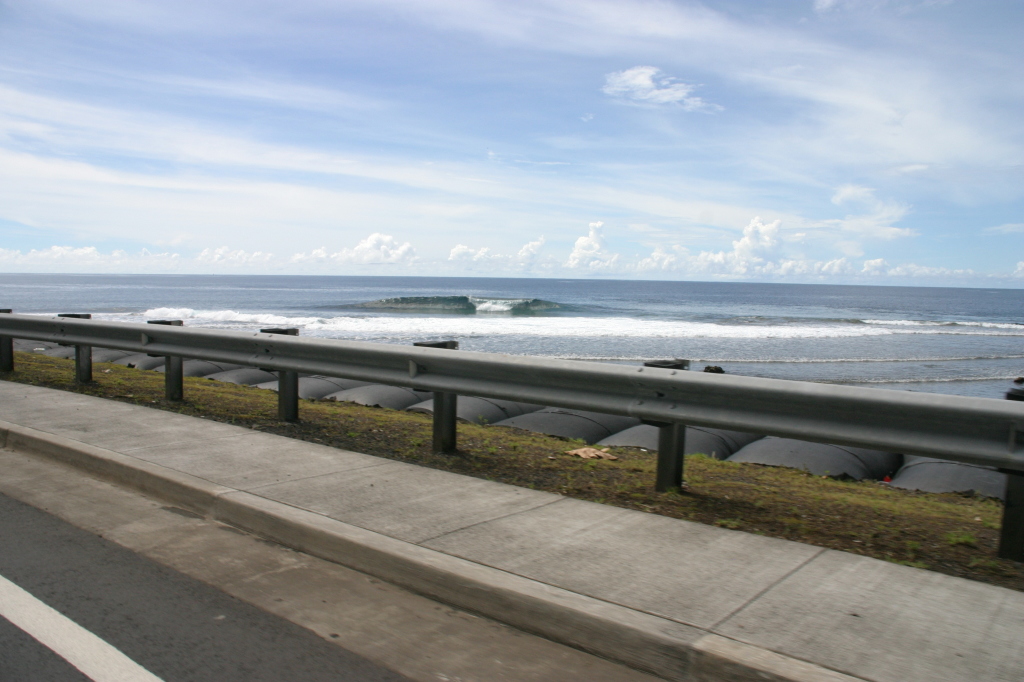 2008/01(January)/Hawaii/Jan16-American-Samoa/Driving/1024x768_2008-01-16-American-Samoa-02-wave.JPG