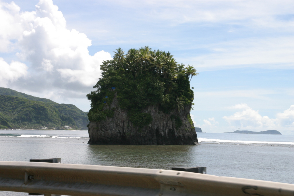 2008/01(January)/Hawaii/Jan16-American-Samoa/Driving/1024x768_2008-01-16-American-Samoa-06-Island.JPG