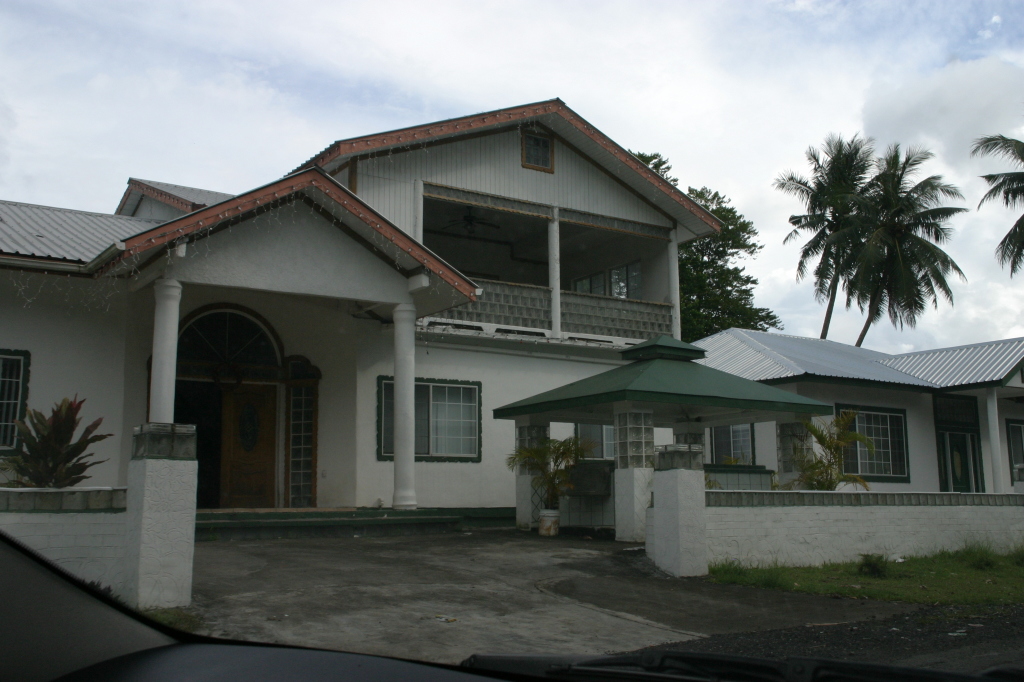 2008/01(January)/Hawaii/Jan16-American-Samoa/Driving/1024x768_2008-01-16-American-Samoa-13-crypt.JPG