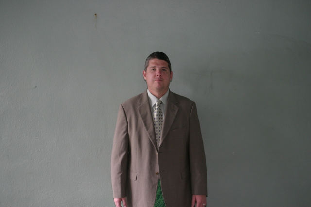 2008/01(January)/Hawaii/Jan16-American-Samoa/LavaLava/2008-01-16-American-Samoa-LavaLava-01-Bill-before.JPG