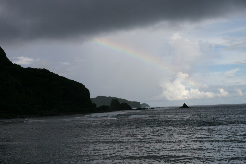 2008/01(January)/Hawaii/Jan16-American-Samoa/Tisas-Barefoot-Bar/1024x768_2008-01-16-Tisas-Barefoot-Bar-16-Rainbow-GOOD.JPG